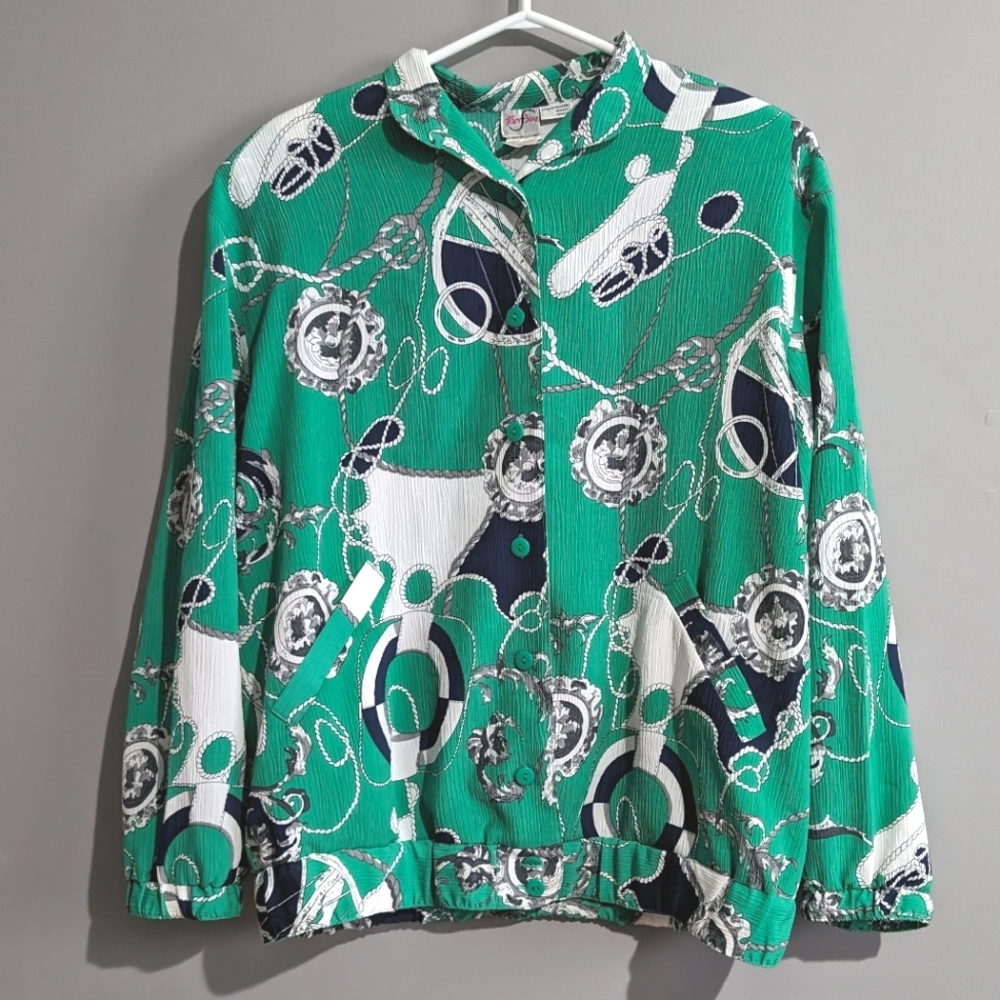Vintage TanJay size small Green abstract design button up shirt with pockets